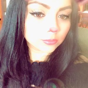 Meet your Posher, Adela